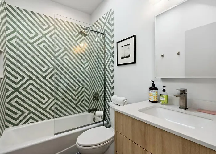 Unique Design 1-bedroom - 80 Walkscore! *