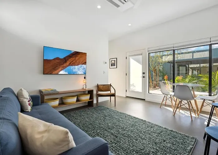 Unique Design 1-bedroom - 80 Walkscore! Apartment *